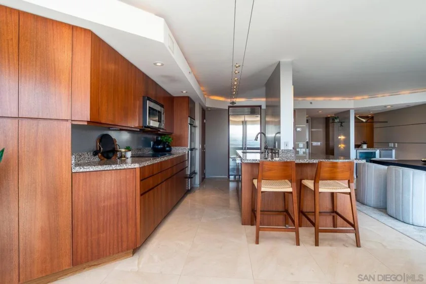 1710 Avenida Del Mundo #PH02 photo 15