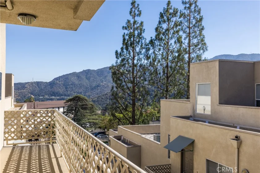 2915 Montrose Avenue #430 photo 17