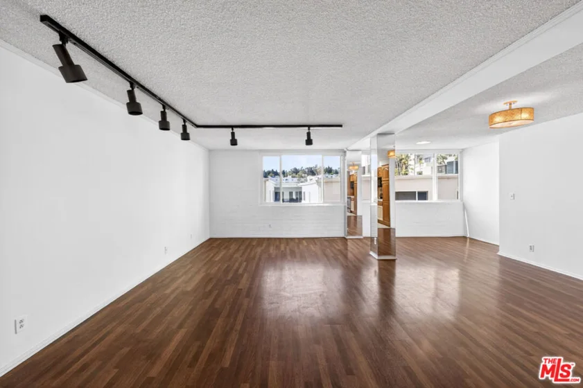 540 Kelton Avenue #402 photo 6