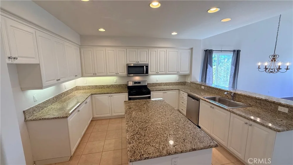 42641 Hussar Court photo 5