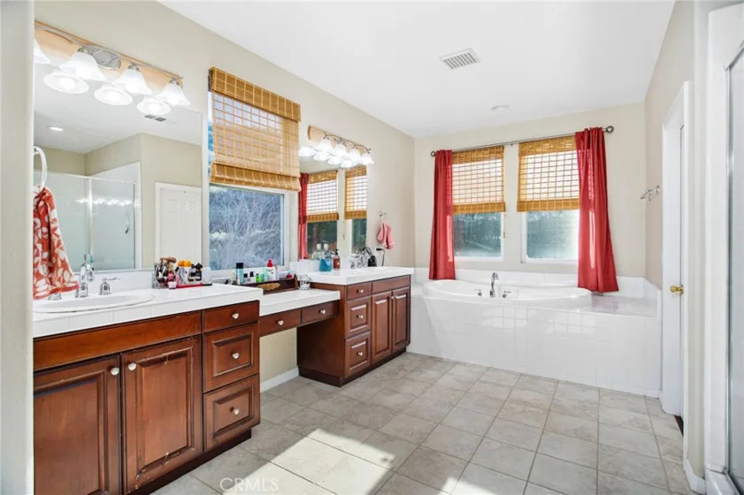 22862 Montanya photo 30