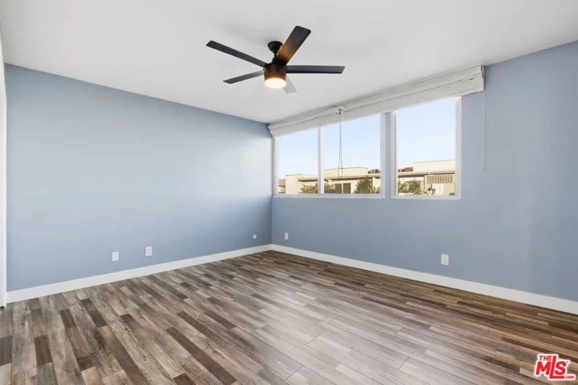 141 W Hillcrest Boulevard #2 photo 27