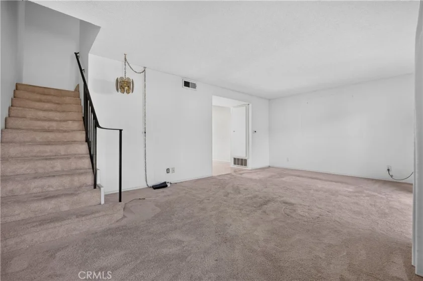 8170 Glengarry photo 6