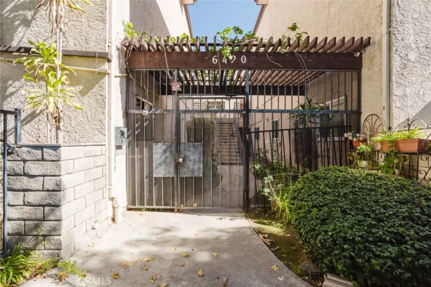 6420 Hazeltine Avenue #4 photo 1