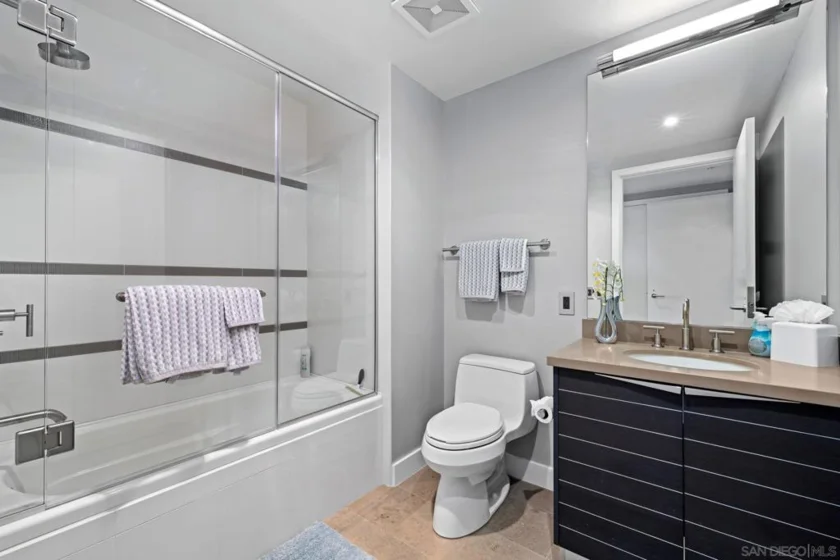 1325 Pacific Hwy #3301 photo 23