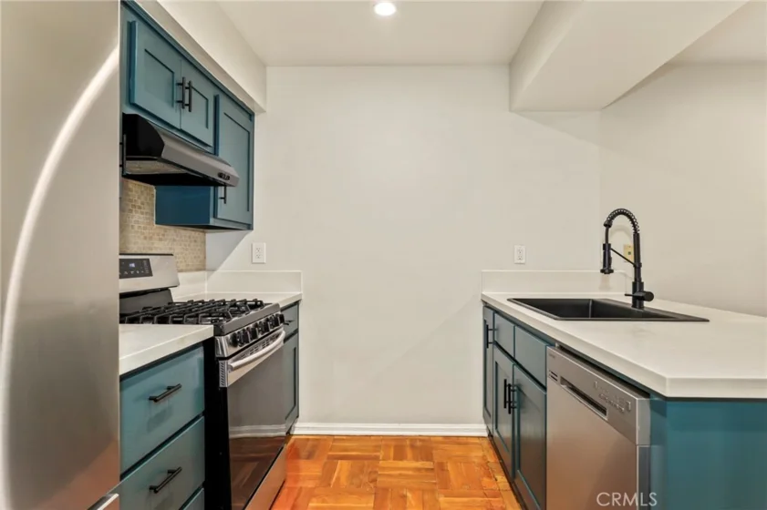 6525 La Mirada Avenue #112 photo 10
