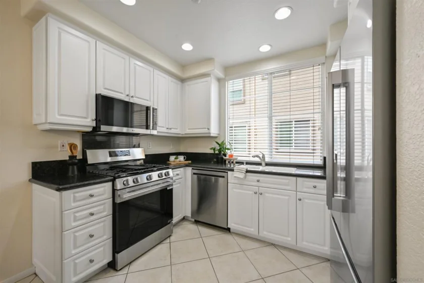 749 Almond photo 8