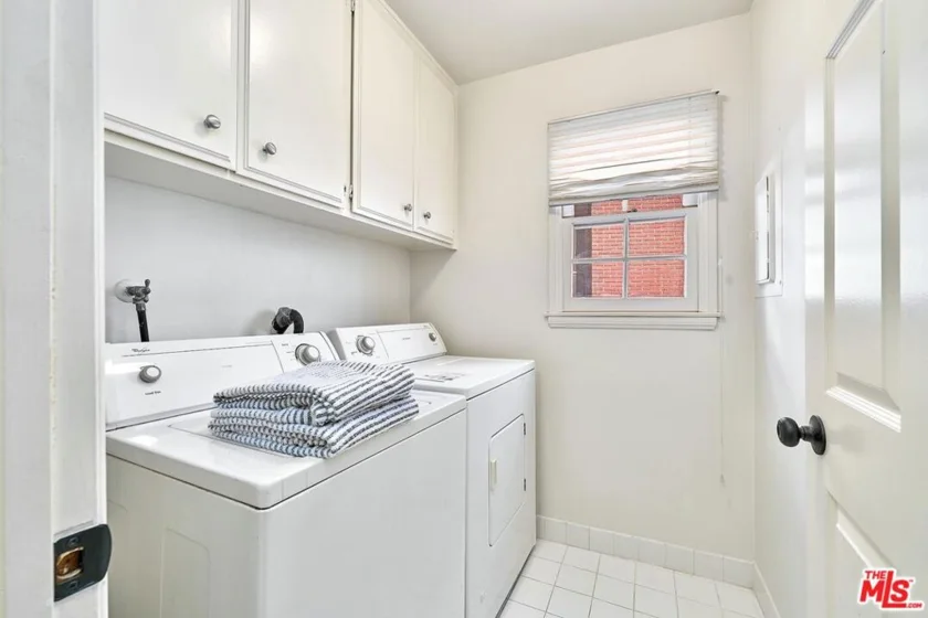 420 S Barrington Avenue #102 photo 16