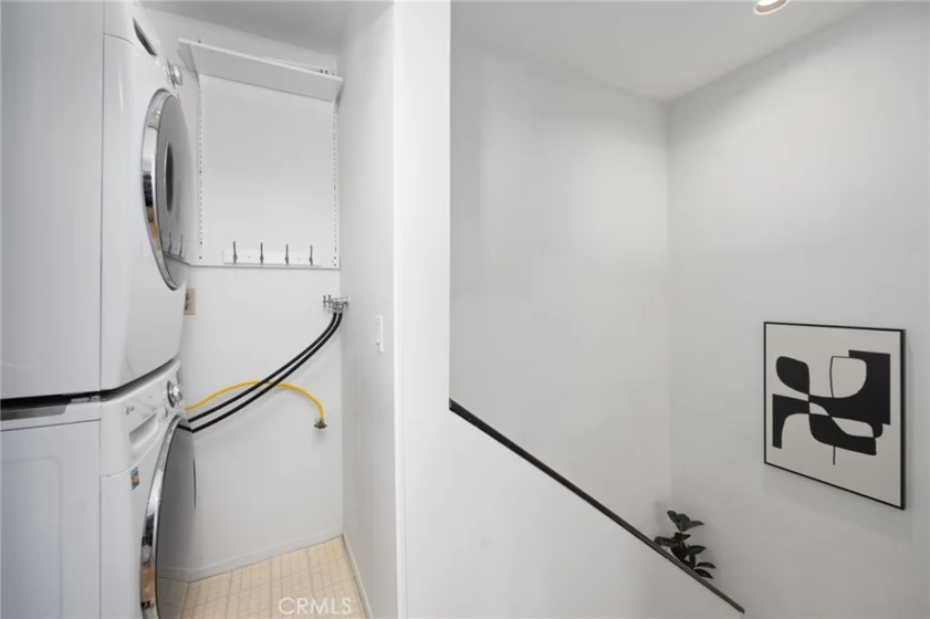 520 S Barrington Avenue #116 photo 32