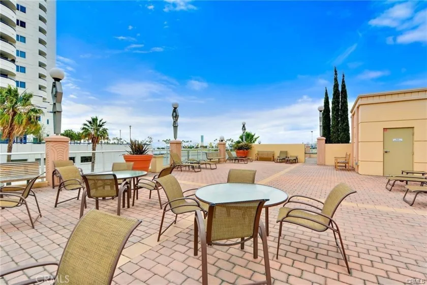 488 E Ocean Boulevard #105 photo 20