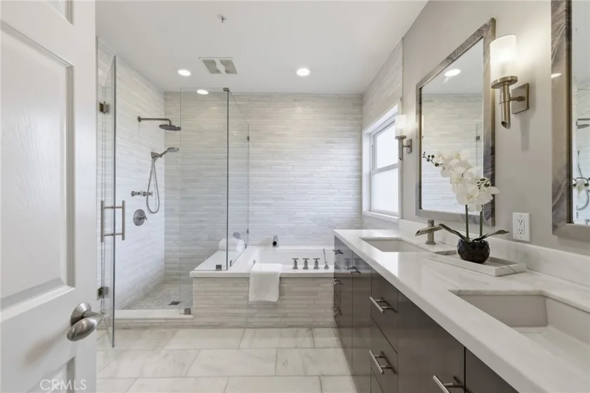 14271 Dickens Street #201 photo 32