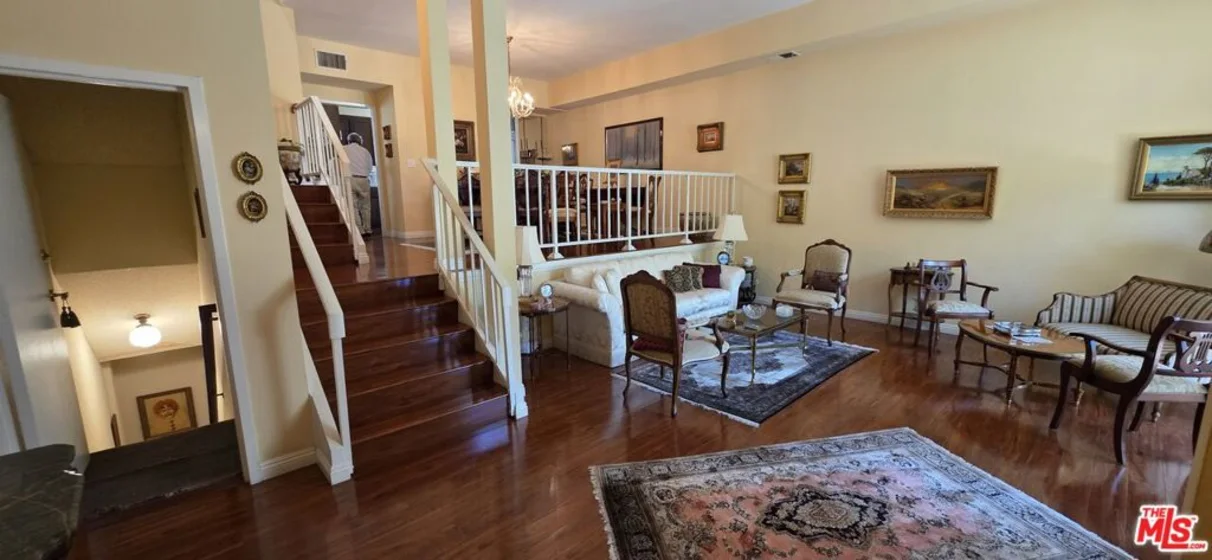 17707 Magnolia Boulevard photo 7