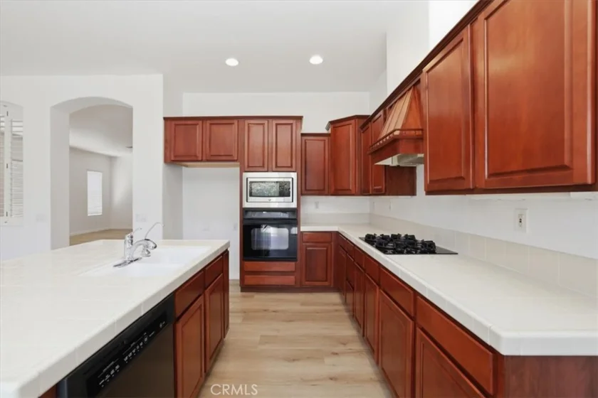 26757 Queen Court photo 4