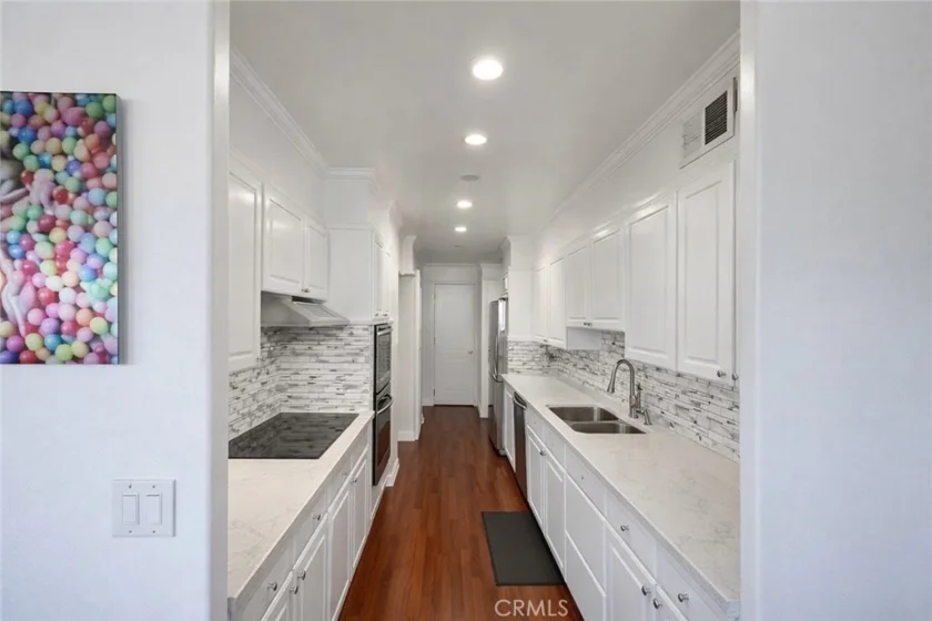 865 Comstock #16A photo 4