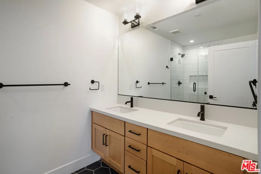 11212 W Victory Boulevard #7 photo 16