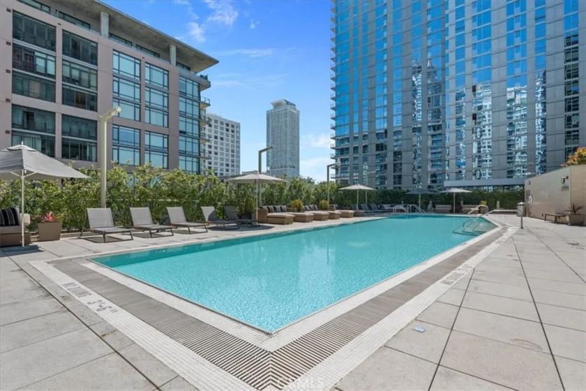 1155 S Grand #426 photo 3