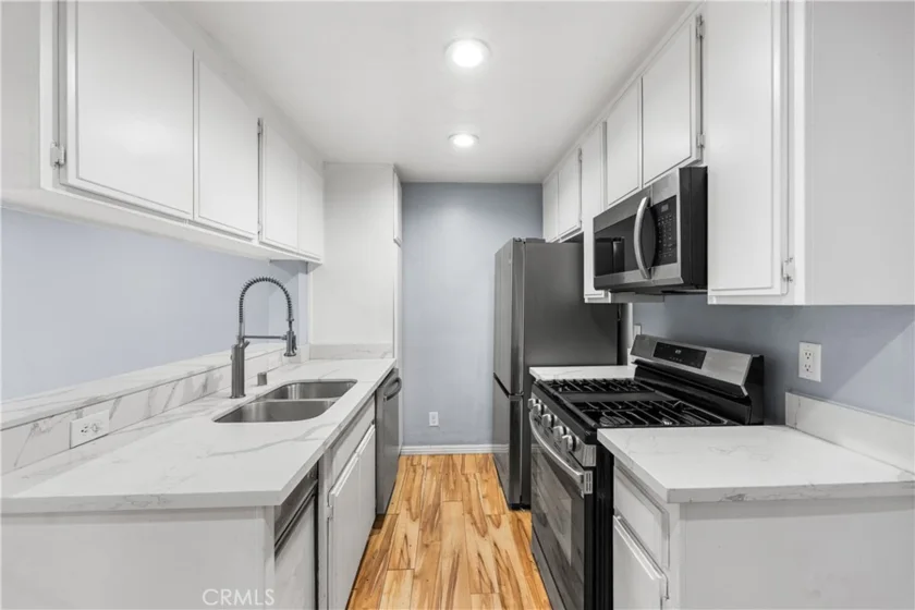 5500 Lindley #106 photo 10