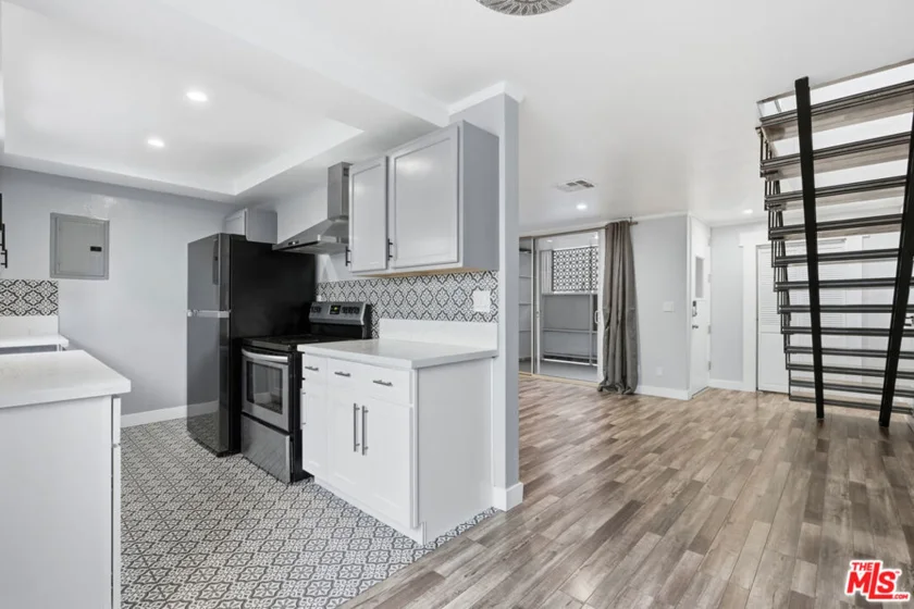 141 W Hillcrest Boulevard #2 photo 15