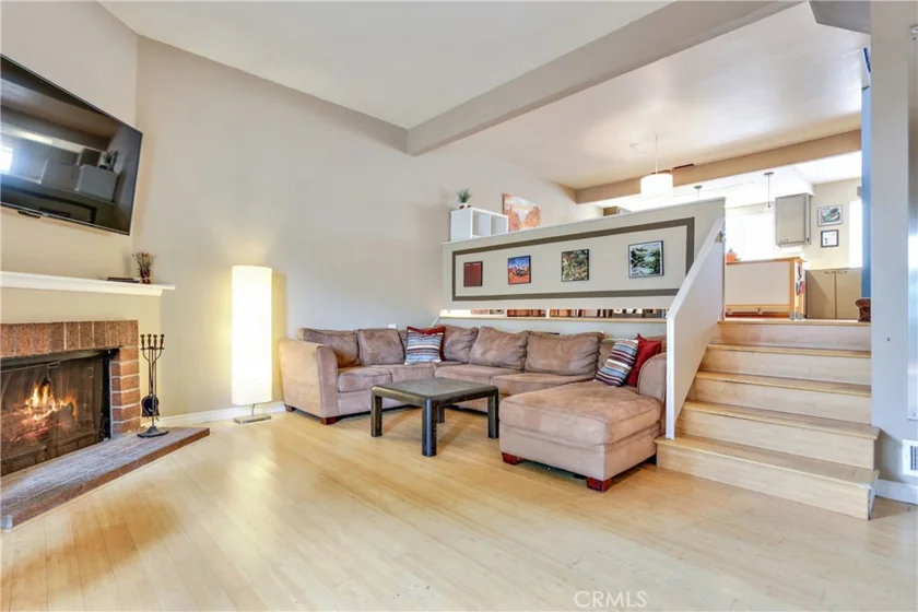 594 Wendy Lane photo 1