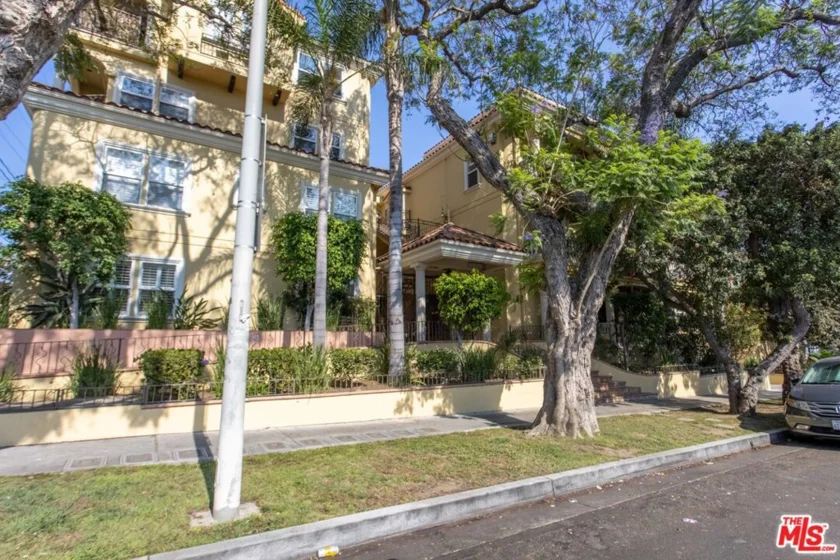 1050 N Edinburgh Avenue #102 photo 1