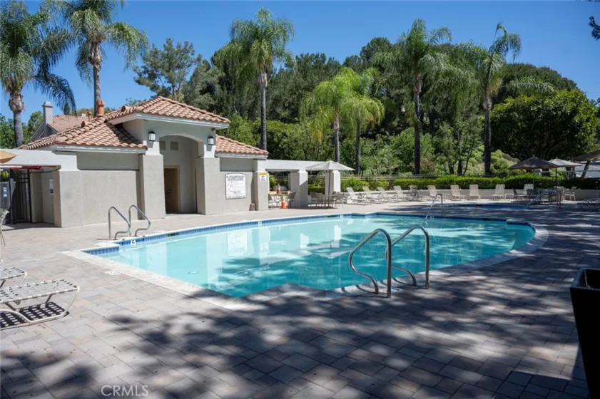 210 California Court photo 33