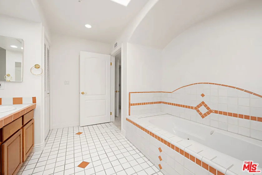 1217 Yale Street #103 photo 38