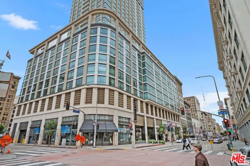 400 S Broadway #1021 photo 1