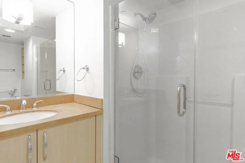 13650 Marina Pointe Drive #404 photo 26