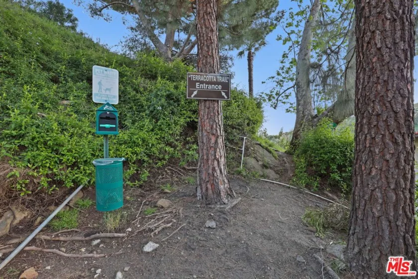 2700 Cahuenga Boulevard #2216 photo 31