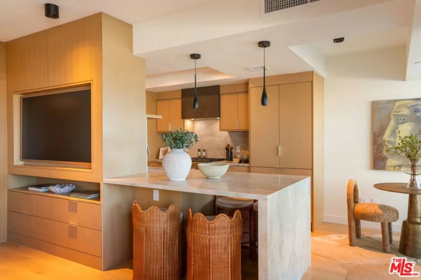 13600 Marina Pointe Drive #604 photo 6