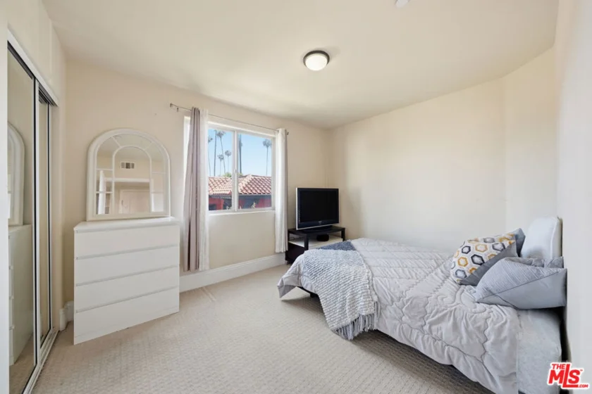 147 N Berendo Street #301 photo 21