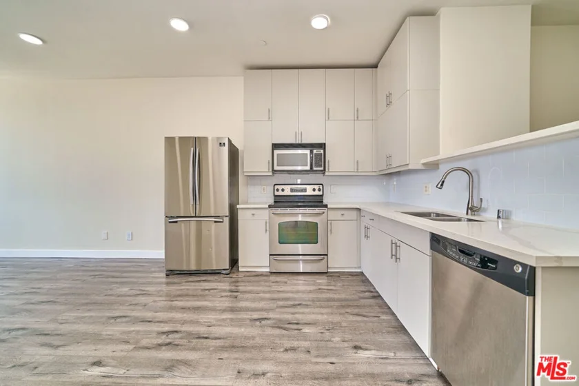 3810 Wilshire Boulevard #1001 photo 12