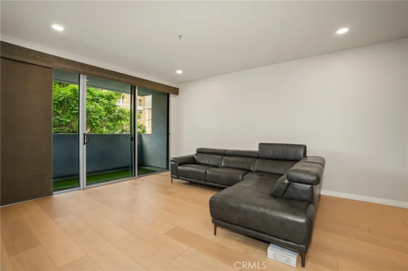 540 S Kenmore Avenue #203 photo 35