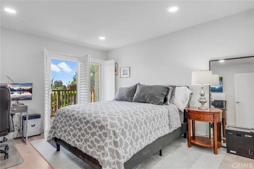 6330 Riviera photo 25