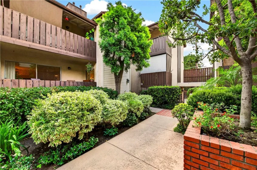 15020 Victory Boulevard #104 photo 1