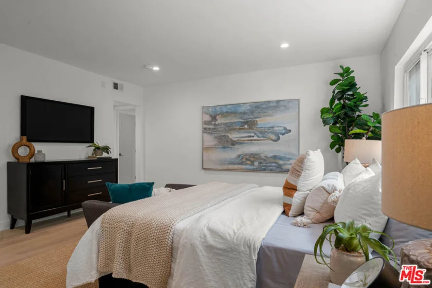5301 Yarmouth Avenue #2 photo 7