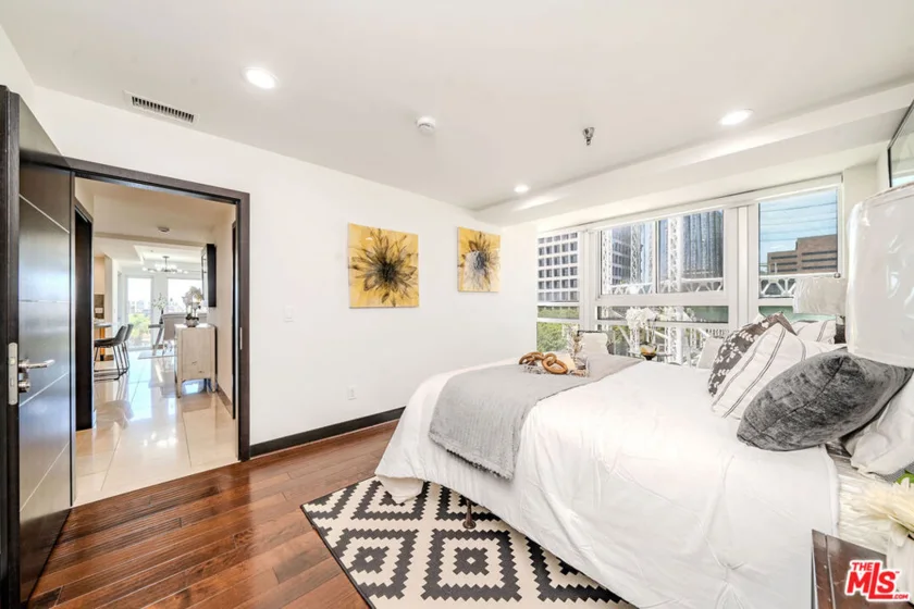 702 S Serrano Avenue #605 photo 17