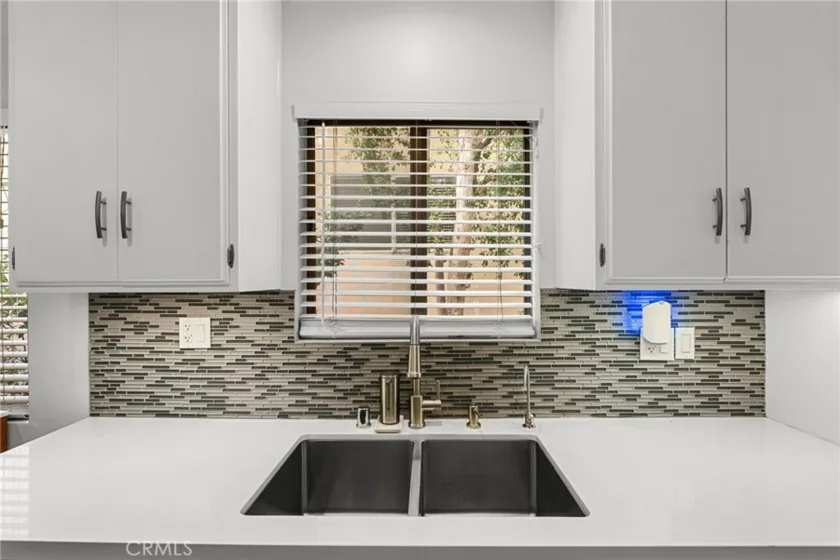 1045 N Kings #107 photo 11