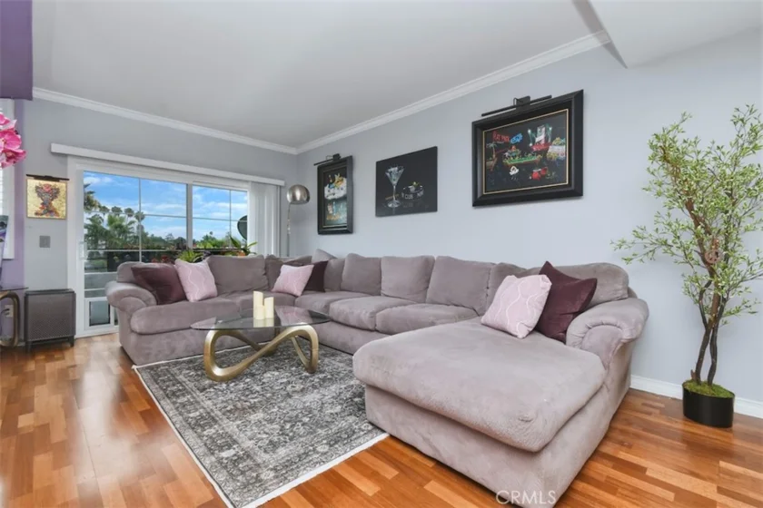 4455 Hazeltine #208 photo 3