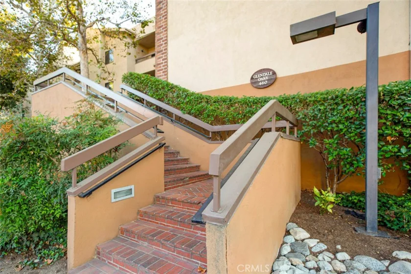 460 Oak Street #203 photo 23