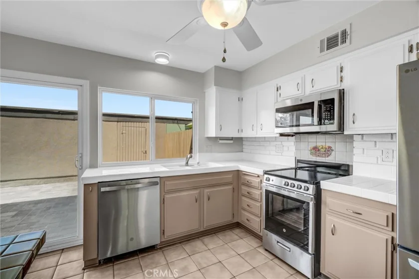4107 Larwin Avenue photo 12