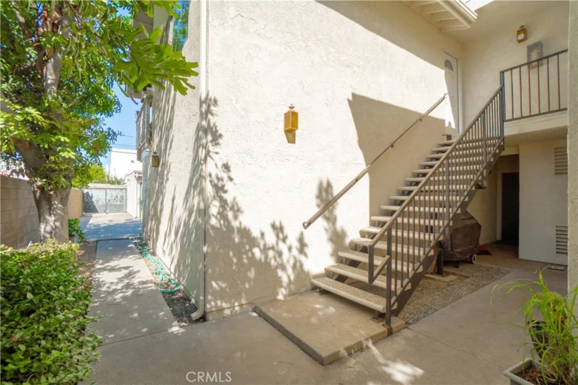 1045 E 3rd Street #4 photo 4