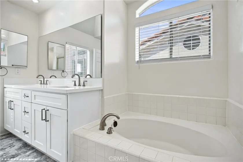 Unit C Reseda Boulevard photo 23