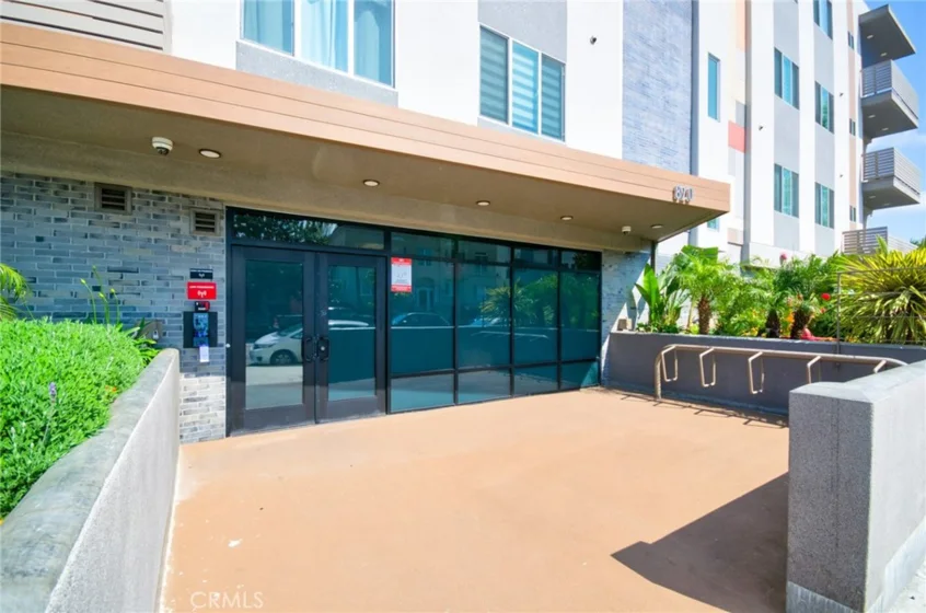 820 S Wilton Place #304 photo 31
