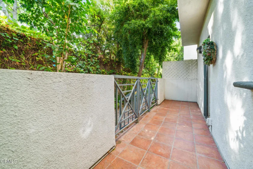 111 S Oak Knoll Avenue #107 photo 40