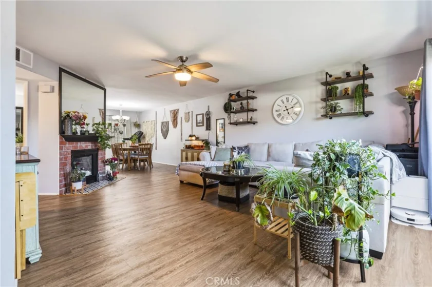 8927 Cedros #14 photo 4