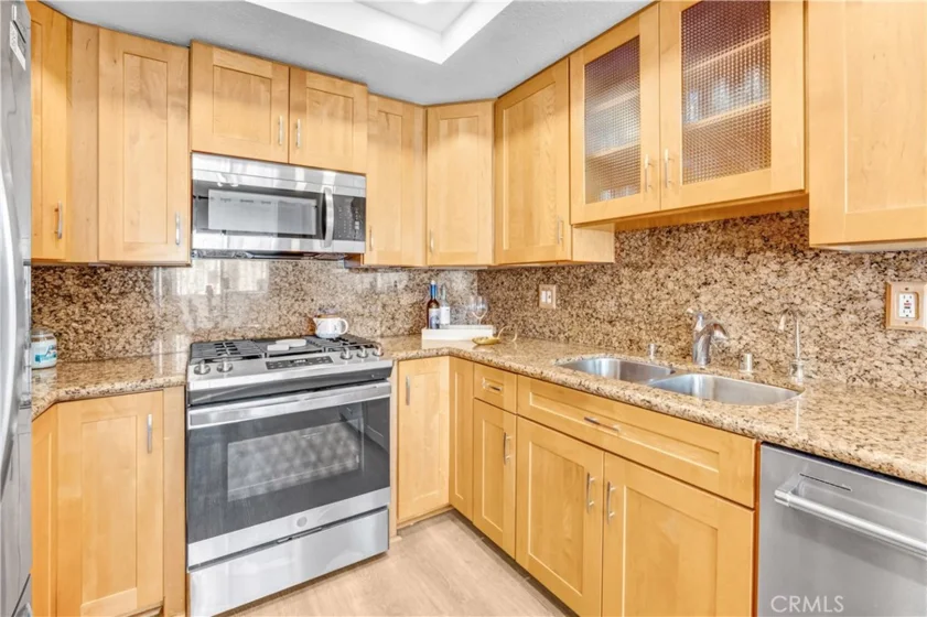 17914 Magnolia Boulevard #210 photo 11
