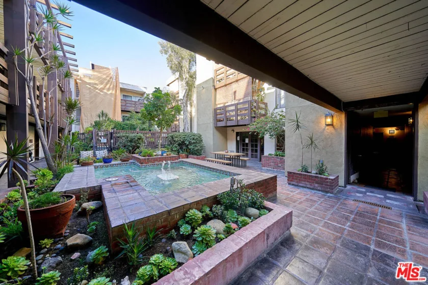 320 S Ardmore Avenue #323 photo 37