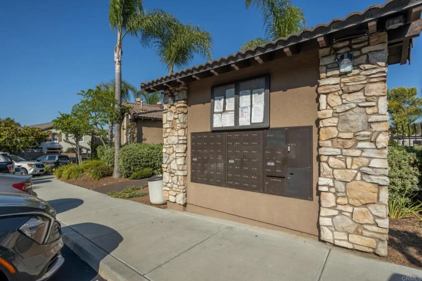 425 S Meadowbrook Drive #123 photo 38