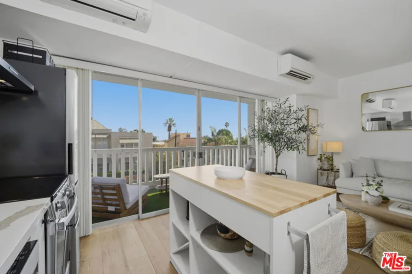 999 N Doheny Drive #205 photo 8